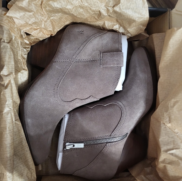 FRYE - NEW - Reinw Bootie 7.5M Taupe - Picture 4 of 5